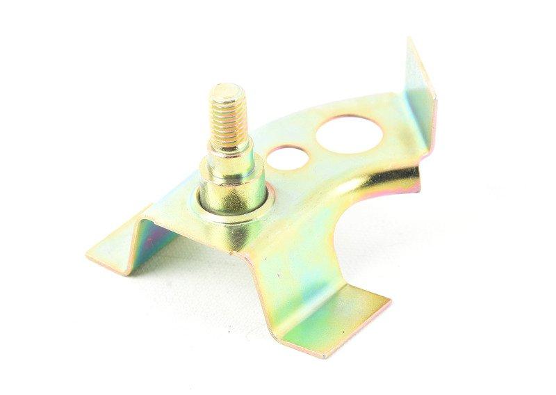 Кронштейн опоры капота