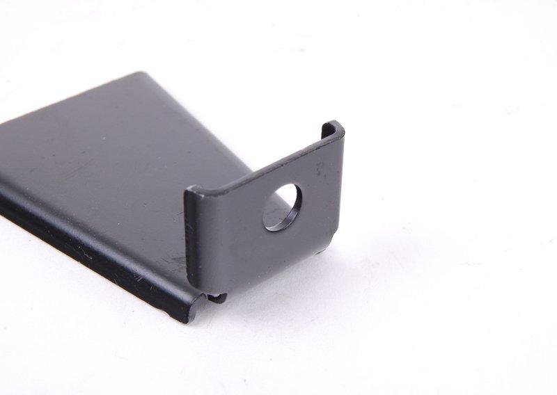 Кронштейн крыла на передней стойке