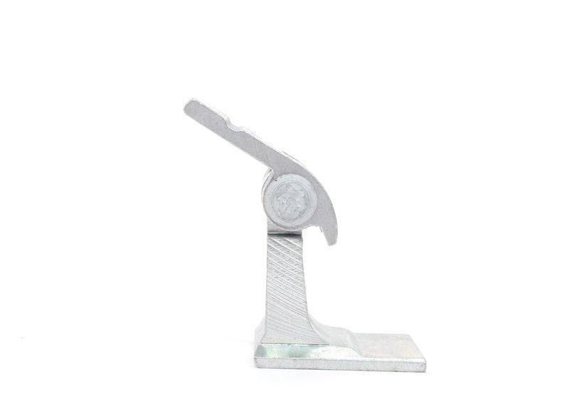 Петля передней двери Нж Л/Вх П