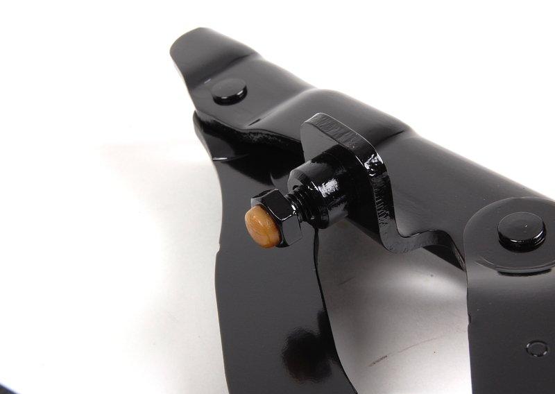 Петля капота Л