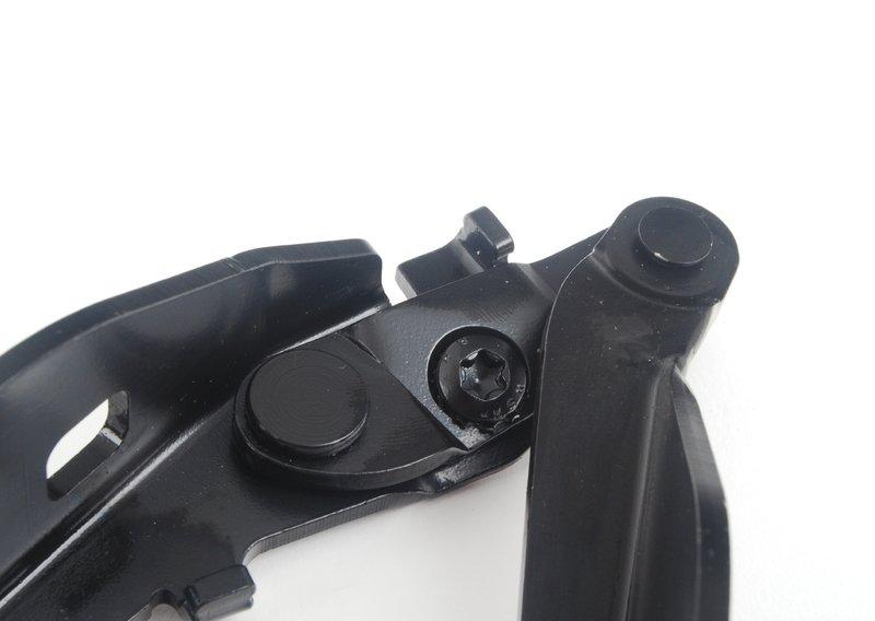 Петля капота Л