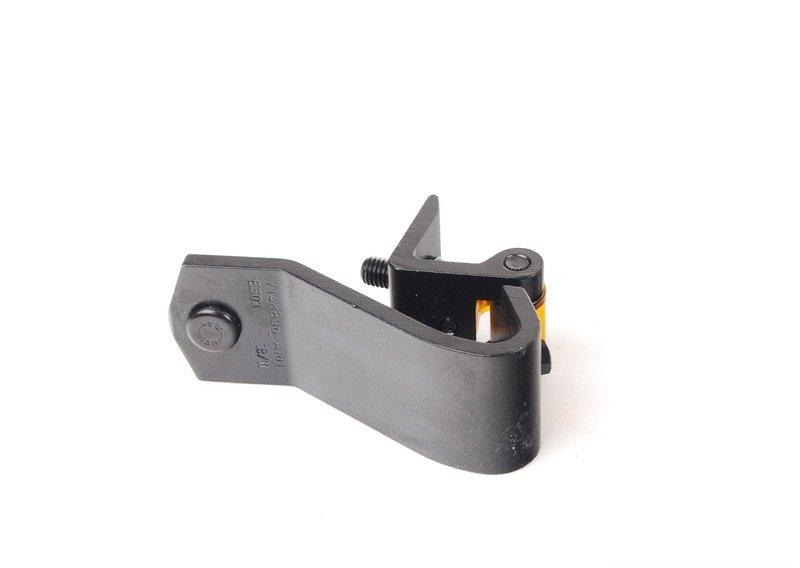 Петля багажной двери Л