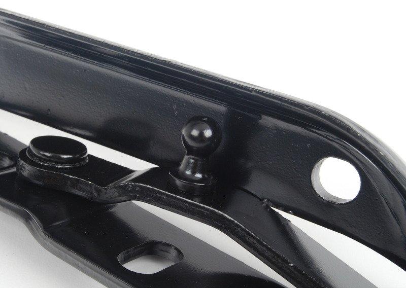 Петля багажной двери Л