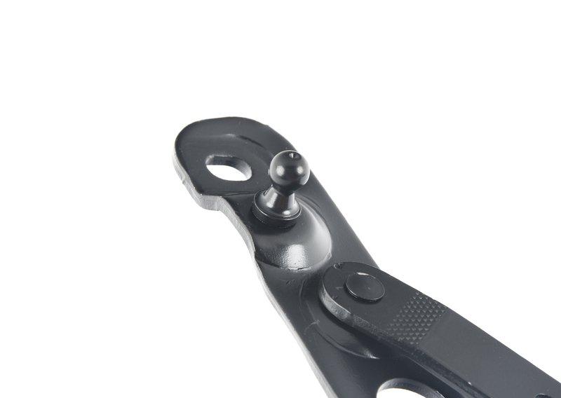 Петля багажной двери Л