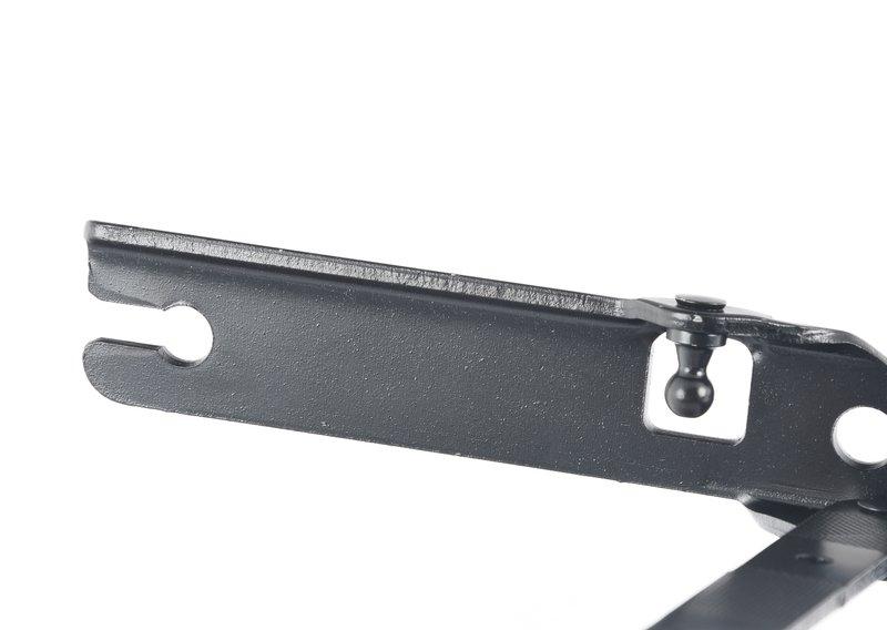 Петля багажной двери Л