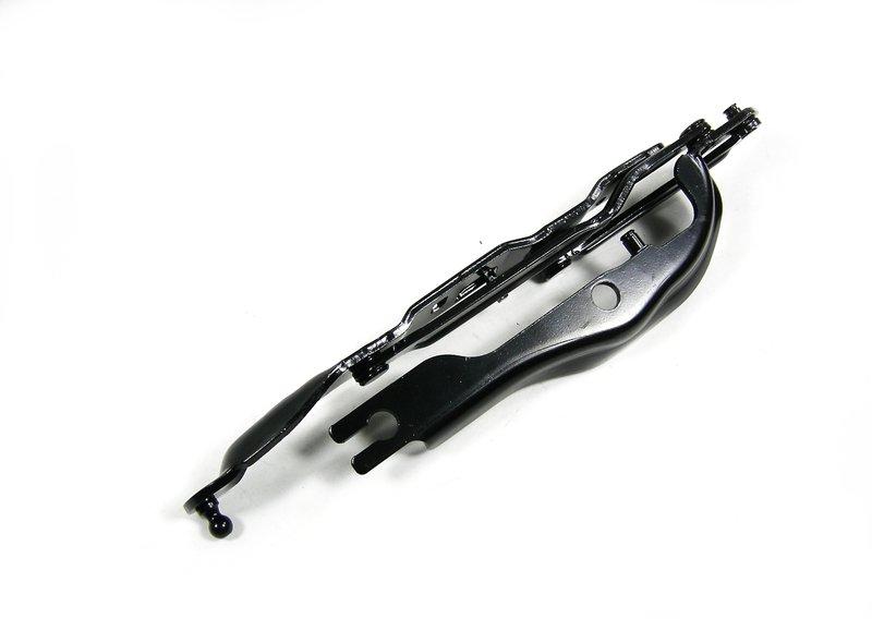 Петля багажной двери Л