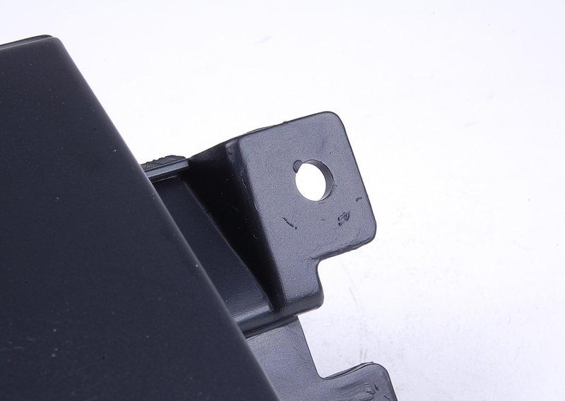 Щиток проема для противотуманной фары Л