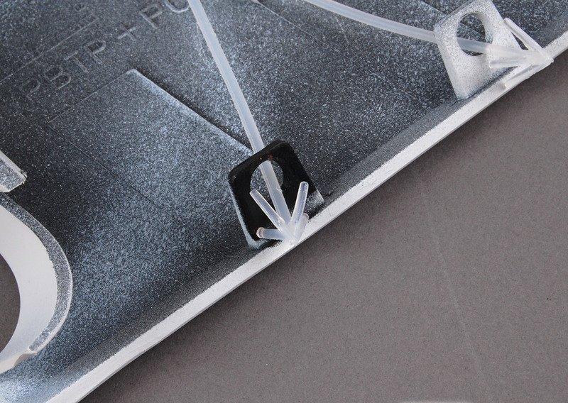 E34 щиток правый переднего бампера