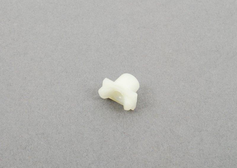 заклепка с распорной втулкой