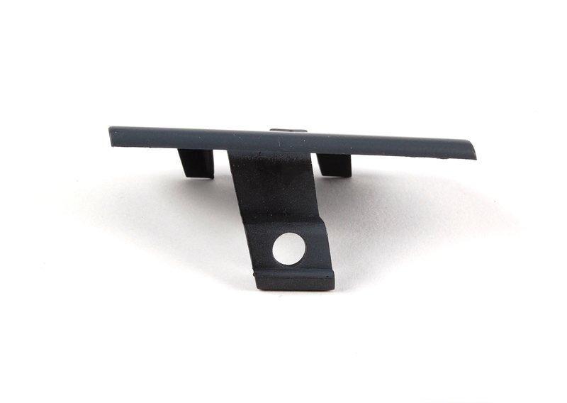 Крышка буксирной проушины загрунтов.