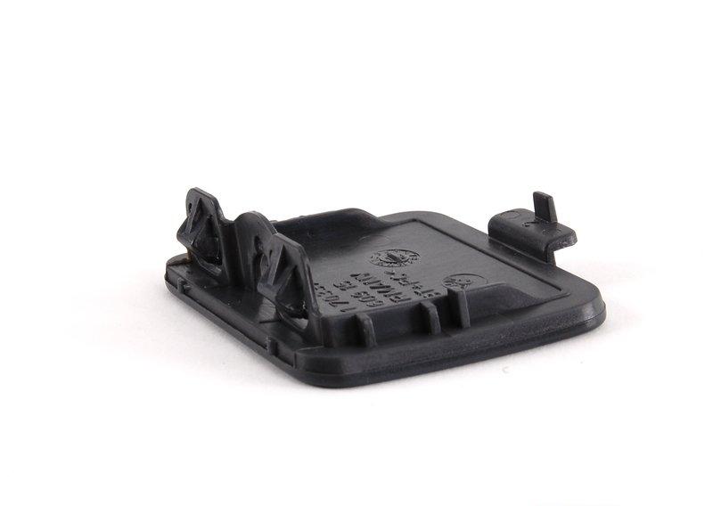 Крышка буксирной проушины загрунтов.