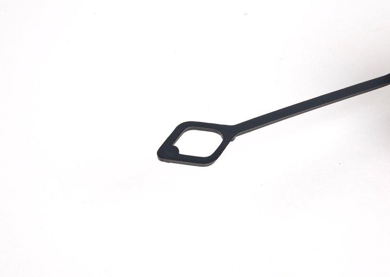 Крышка буксирной проушины загрунтов.