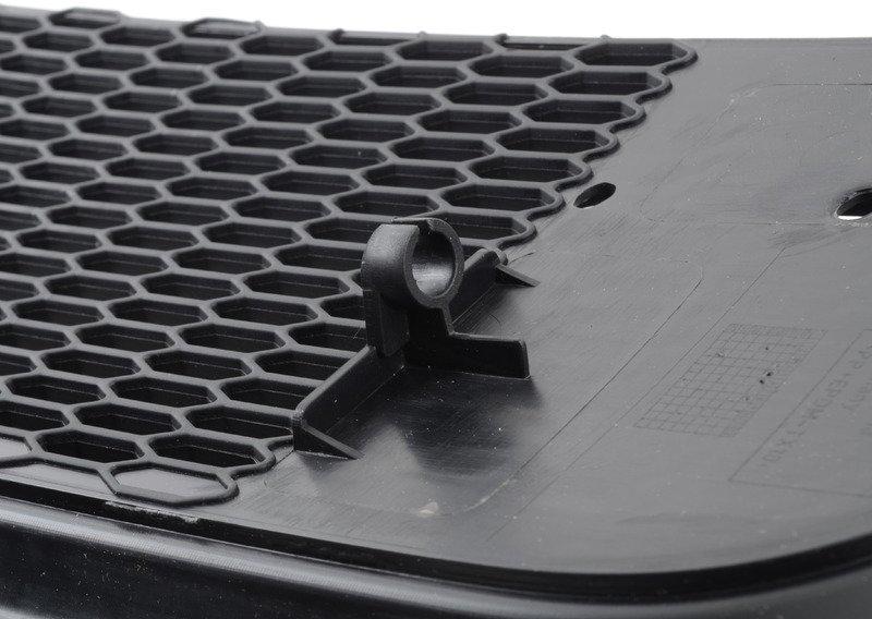 Решетка переднего бампера черная