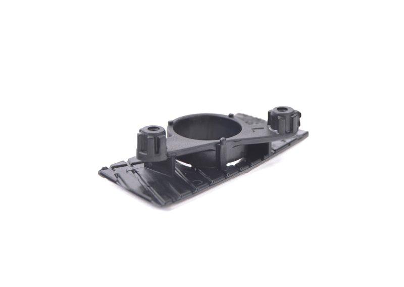 F01 кронштейн камеры в бампер Л