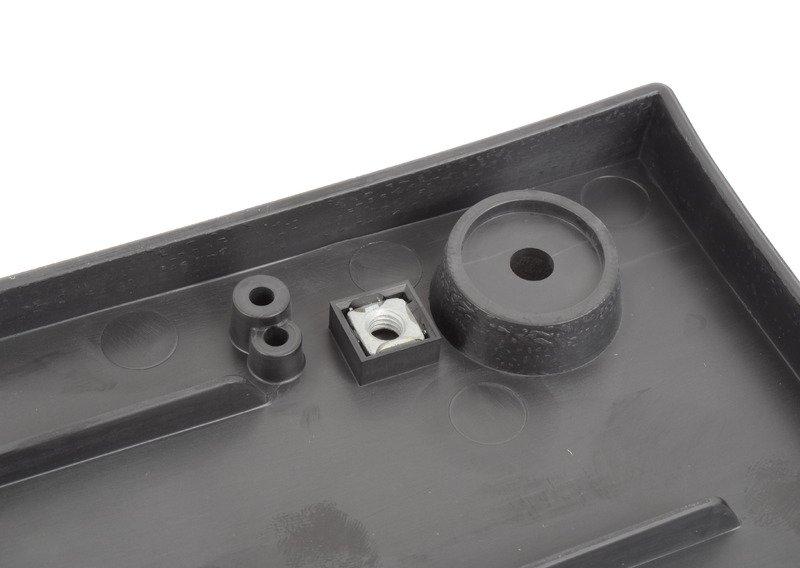 Накладка основания номерного знака