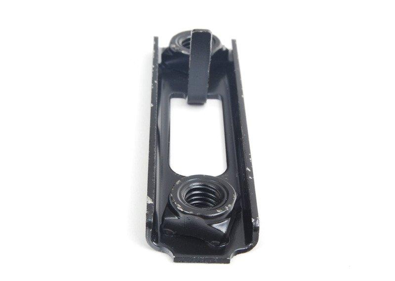 Пластина с резьбовым отверстием