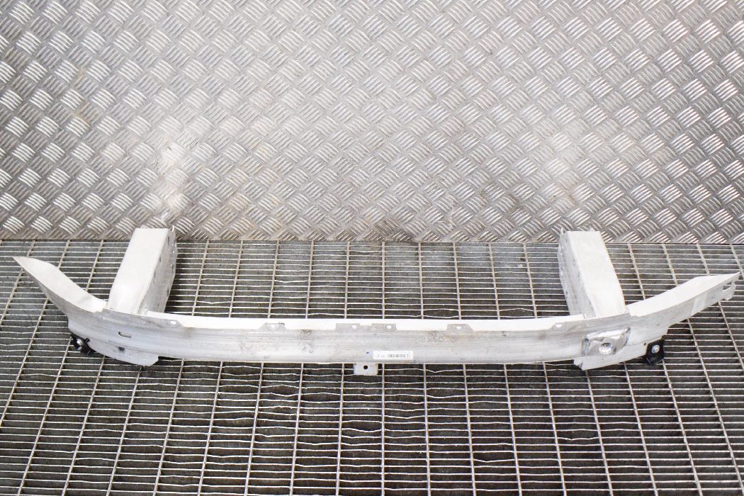 G32 GT Кронштейн бампера Пд