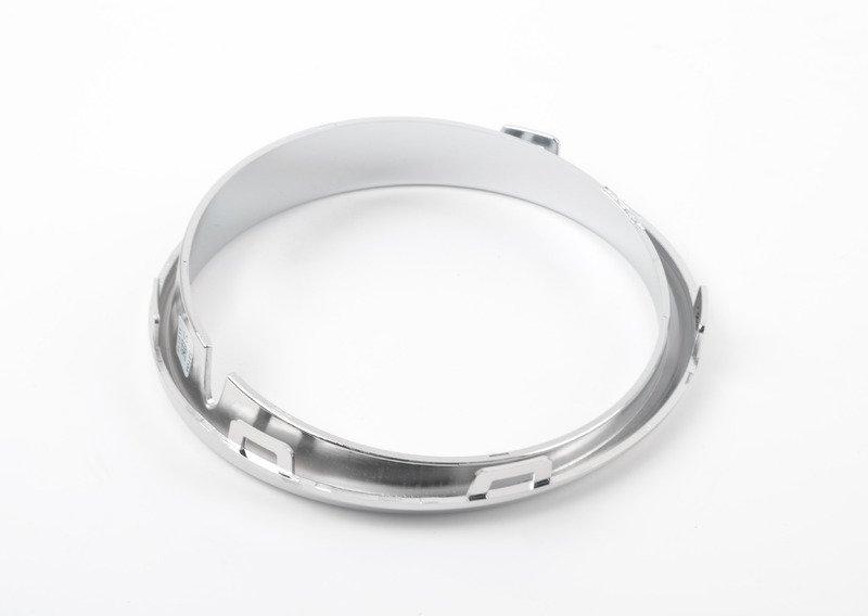 Декоративное кольцо передней фары левой