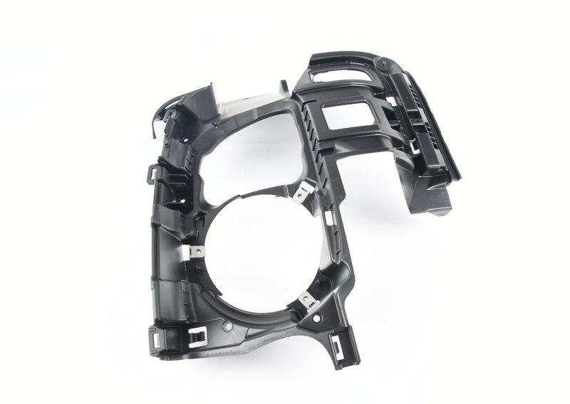 Крепление передней фары правой