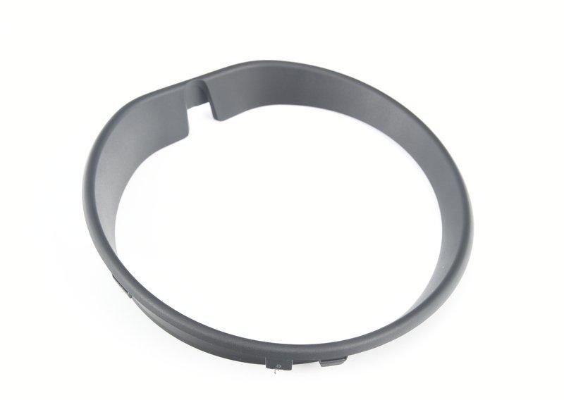 F60 Декоративное кольцо передней фары левой