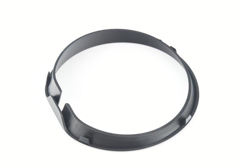 F60 Декоративное кольцо передней фары левой