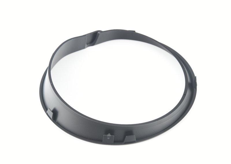 F60 Декоративное кольцо передней фары правой