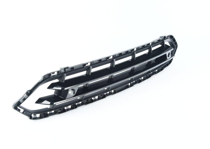 G02 средняя решетка бампера стандарт