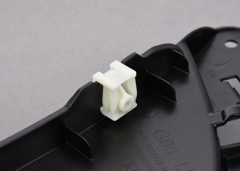 G05 крепление переднего бампера левое