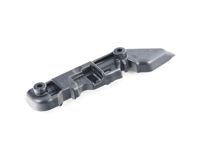 Направляющая бампера справа вверху