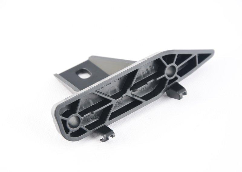 Направляющая бампера справа внизу