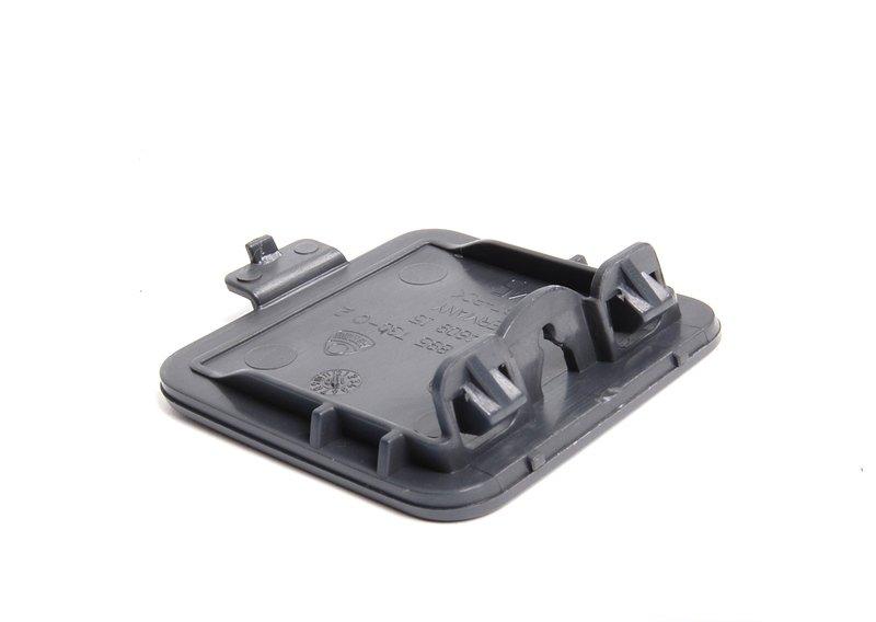 Крышка буксирной проушины загрунтов.