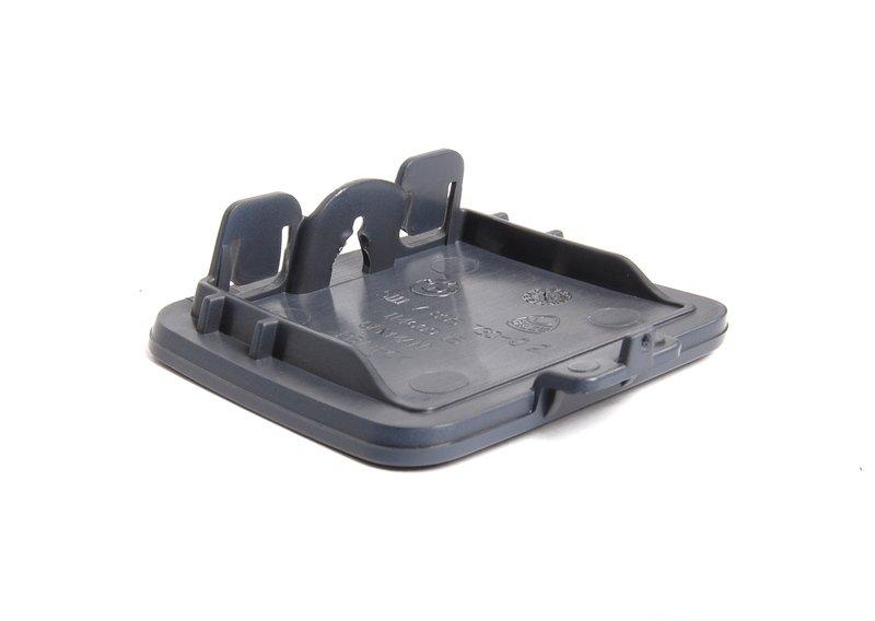 Крышка буксирной проушины загрунтов.