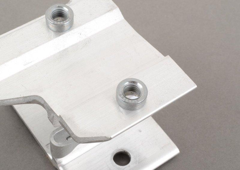 Крепление переднего подрамника Л