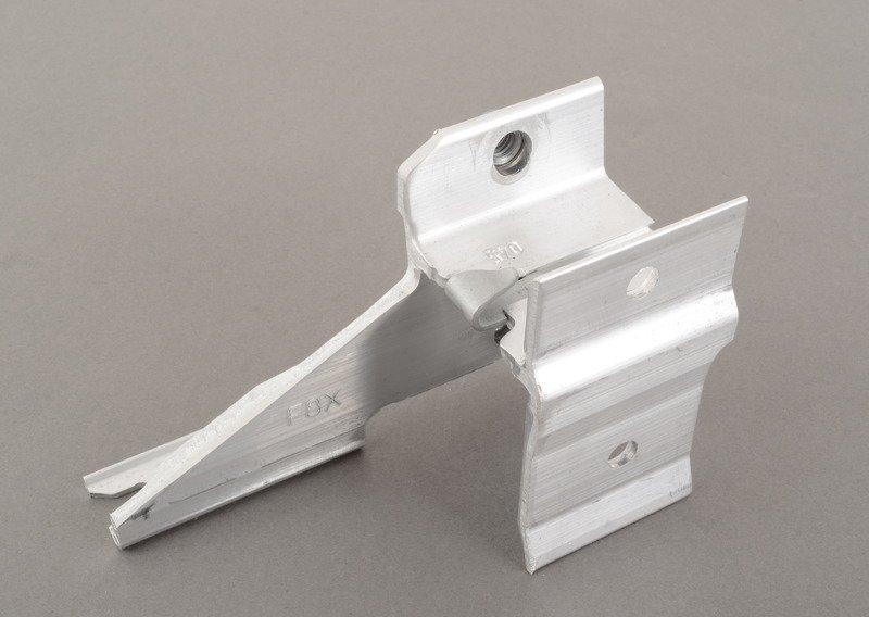 Крепление переднего подрамника Л