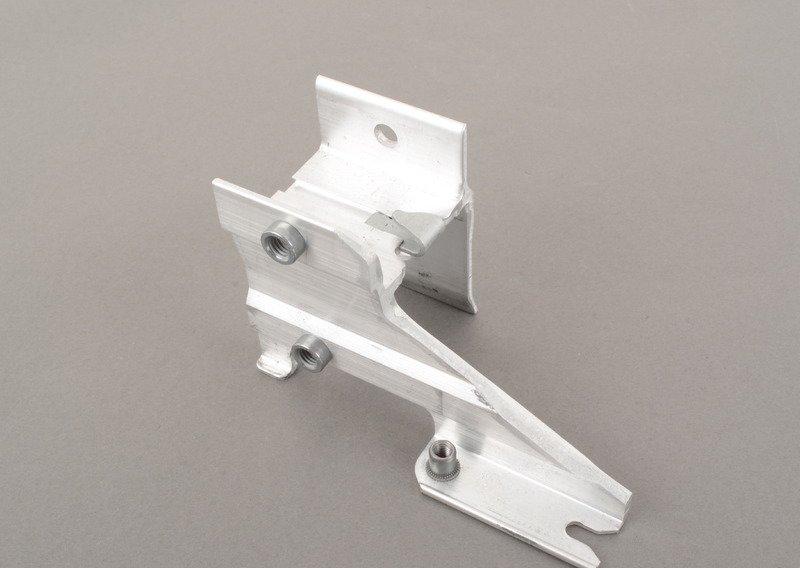 Крепление переднего подрамника Л