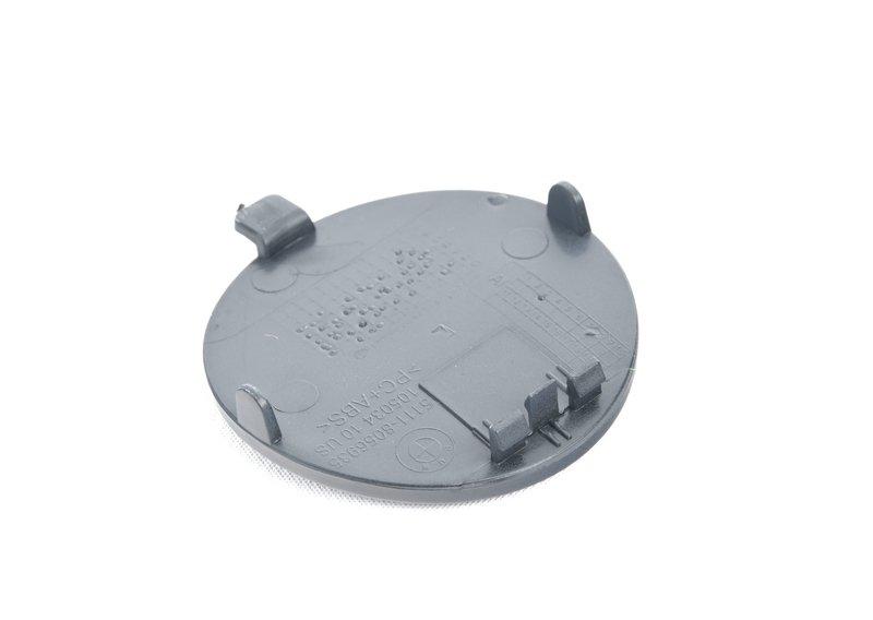 Крышка буксирной проушины загрунт.