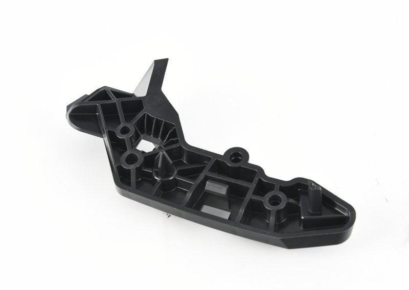 G80/G82 Направляющая бампера справа вверху