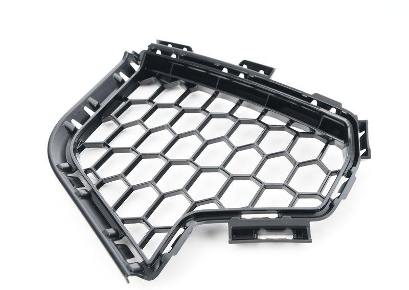 F95 решетка бампера правая