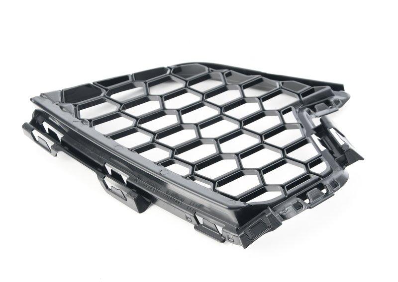 F95 решетка бампера правая