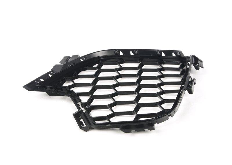 F96 решетка бампера правая