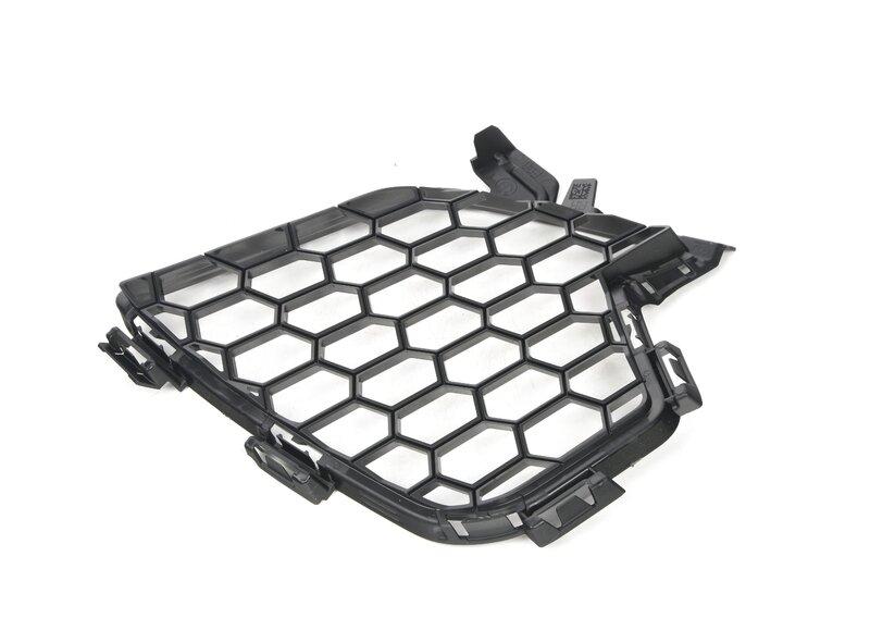 F96 решетка бампера правая