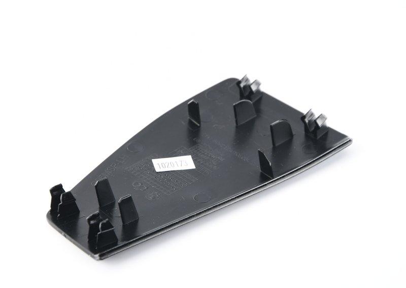 G05 накладка буксировочной проушины правая