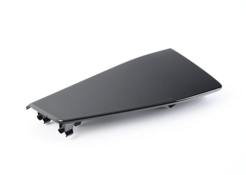 G05 накладка буксировочной проушины правая