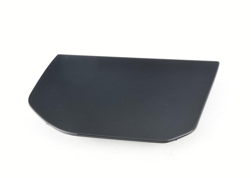 G06 правая накладка передней буксировочной проушины M-tech