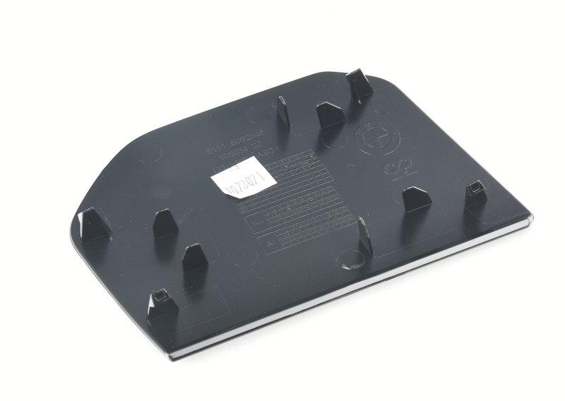 G06 правая накладка передней буксировочной проушины M-tech