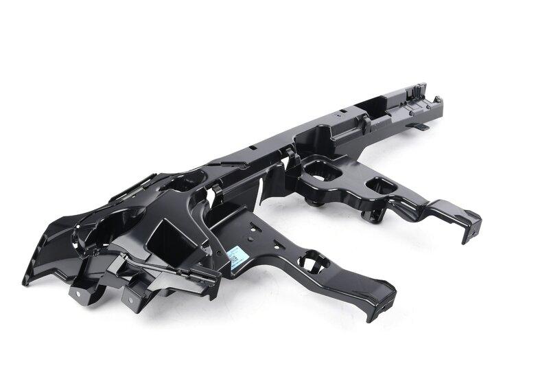 Боковая направляющая бампера Л