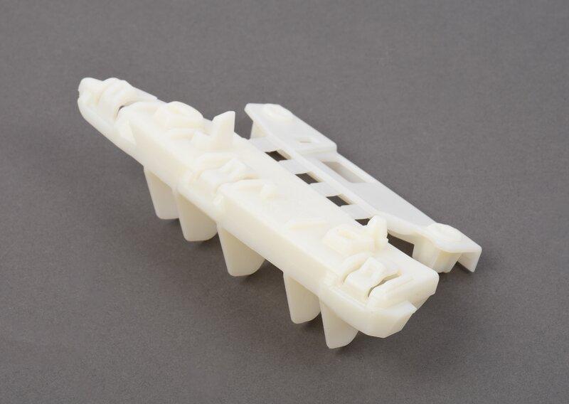 Направляющая бампера справа вверху