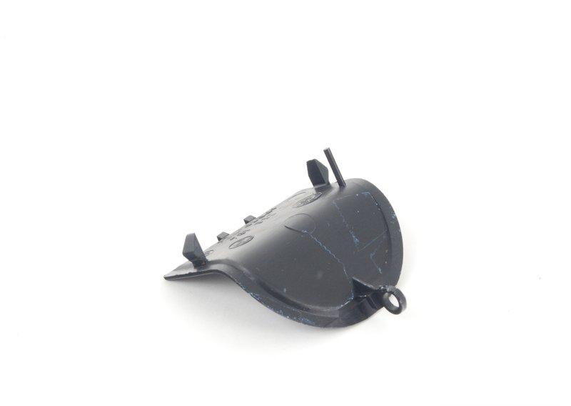 Крышка буксирной проушины загрунтов.