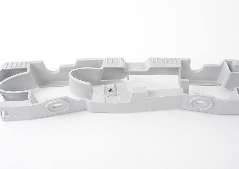 Среднее крепление заднего бампера