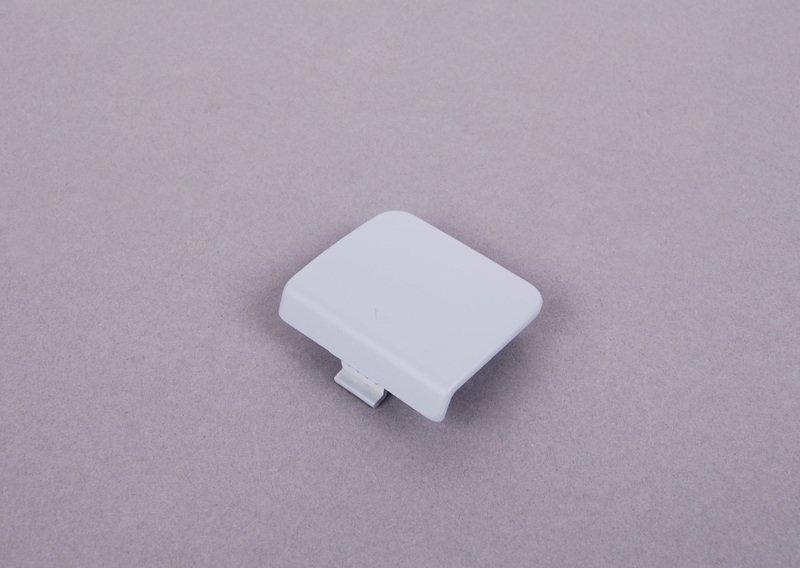 Крышка буксирной проушины загрунтов.